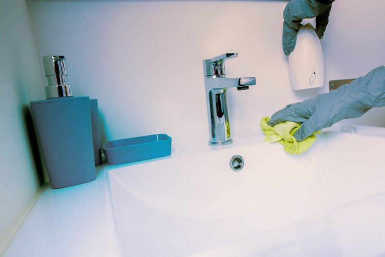 Nettoyage soigné d’un lavabo